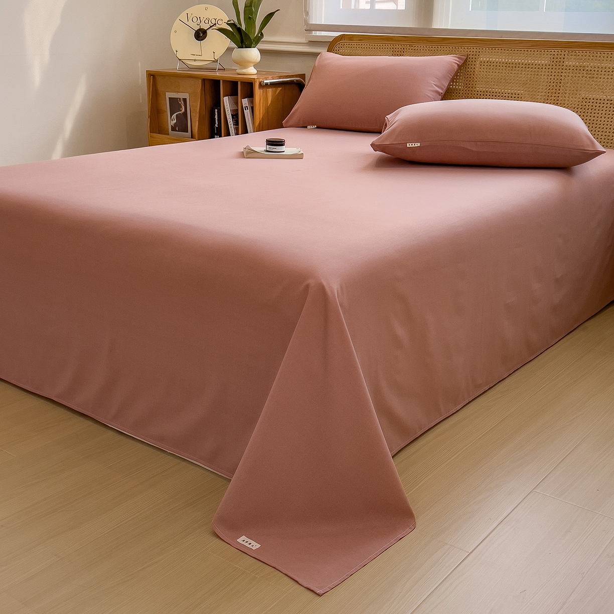 91家纺网 家纺一手货源 找家纺 芃成家纺 2025新款原棉生态磨毛单床单 烟粉色