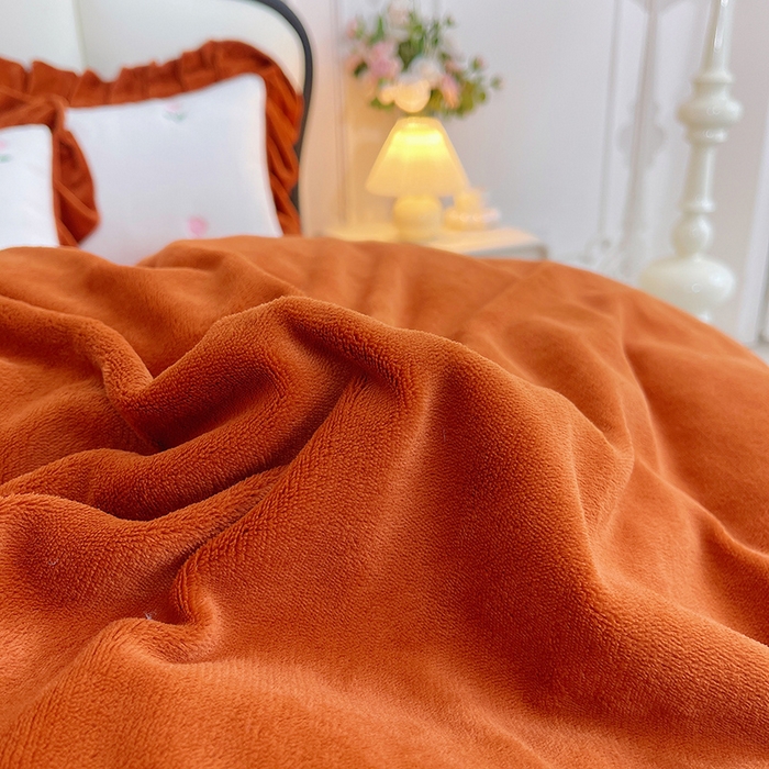 91家纺网 家纺一手货源 找家纺 茉保家纺 2025新款高克重9.5斤婴儿绒牛奶绒绣花夹棉床盖四件套 郁金香-白拼橙
