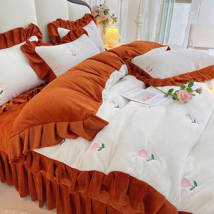 91家纺网 家纺一手货源 找家纺 茉保家纺 2025新款高克重9.5斤婴儿绒牛奶绒绣花夹棉床盖四件套 郁金香-白拼橙