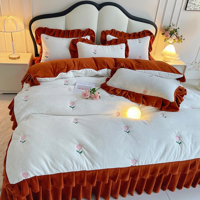 91家纺网 家纺一手货源 找家纺 茉保家纺 2025新款高克重9.5斤婴儿绒牛奶绒绣花夹棉床盖四件套 郁金香-白拼橙