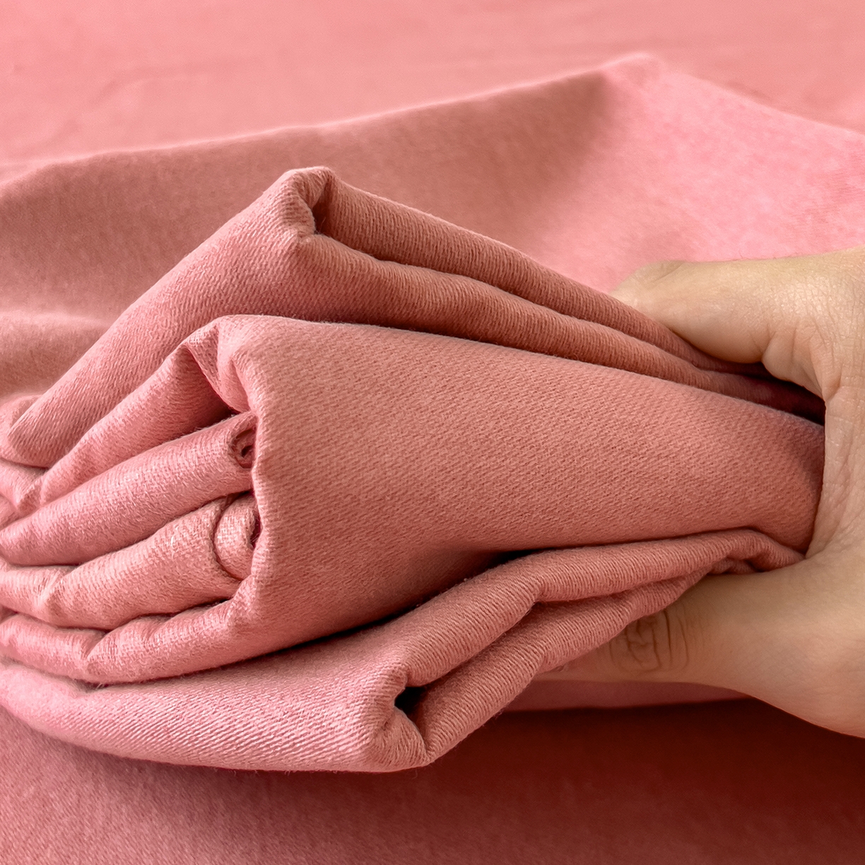 91家纺网 家纺一手货源 找家纺 芃成家纺 2025新款原棉生态磨毛单床单 珊瑚粉