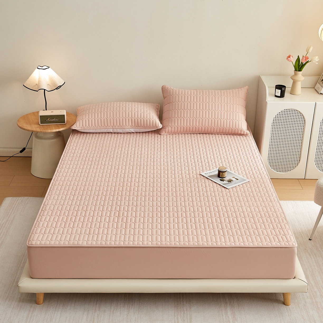 91家纺网 家纺一手货源 找家纺 蕾诺家纺 2025新款 菱格水洗棉亲肤棉夹棉床笠 菱格-玉粉