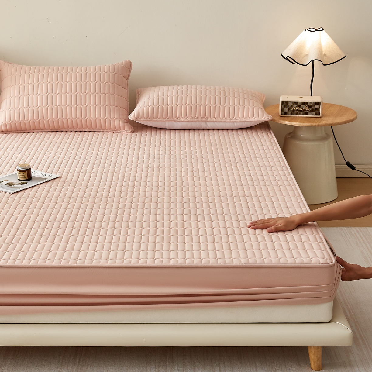 91家纺网 家纺一手货源 找家纺 蕾诺家纺 2025新款 菱格水洗棉亲肤棉夹棉床笠 菱格-玉粉