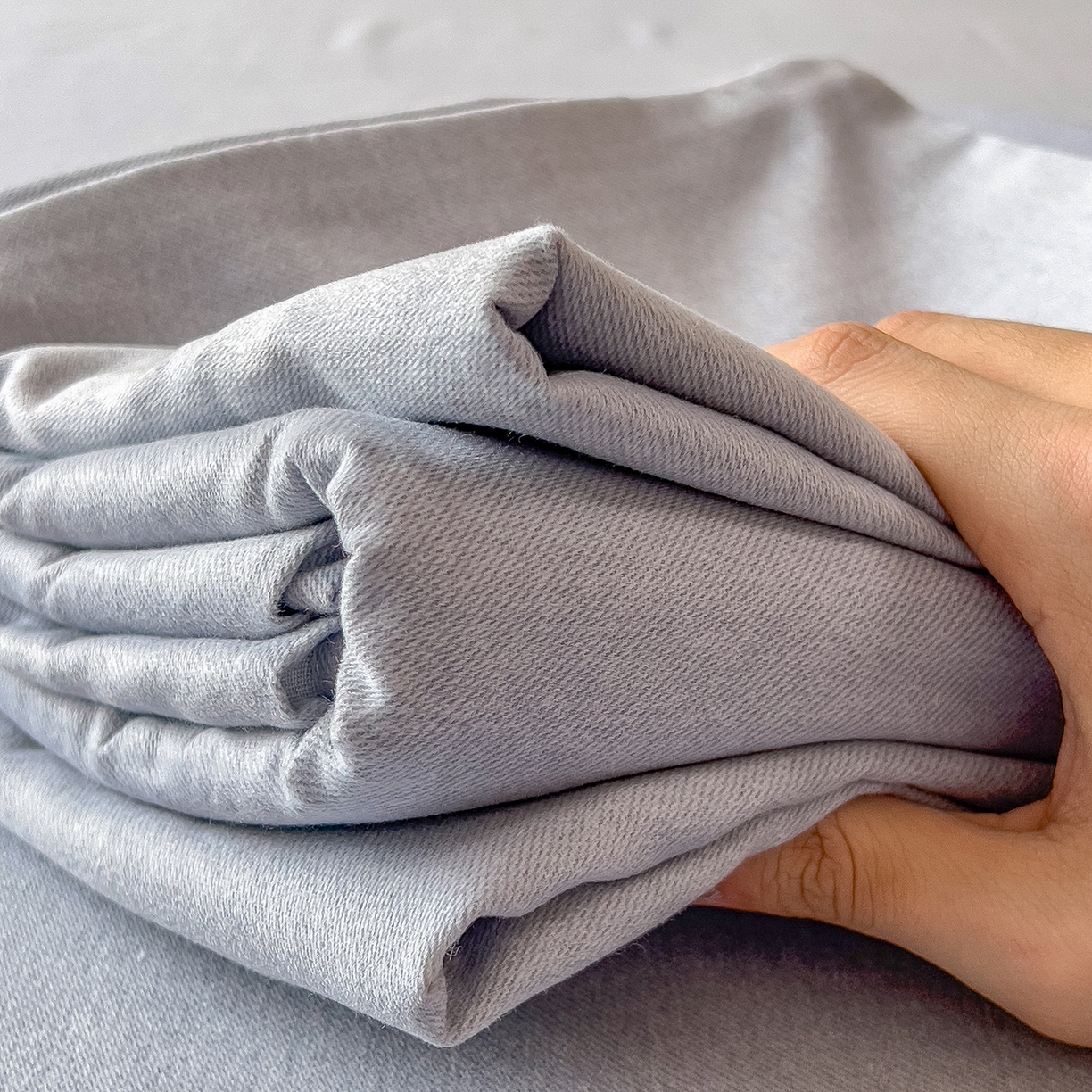 91家纺网 家纺一手货源 找家纺 芃成家纺 2025新款原棉生态磨毛单床单 浅灰