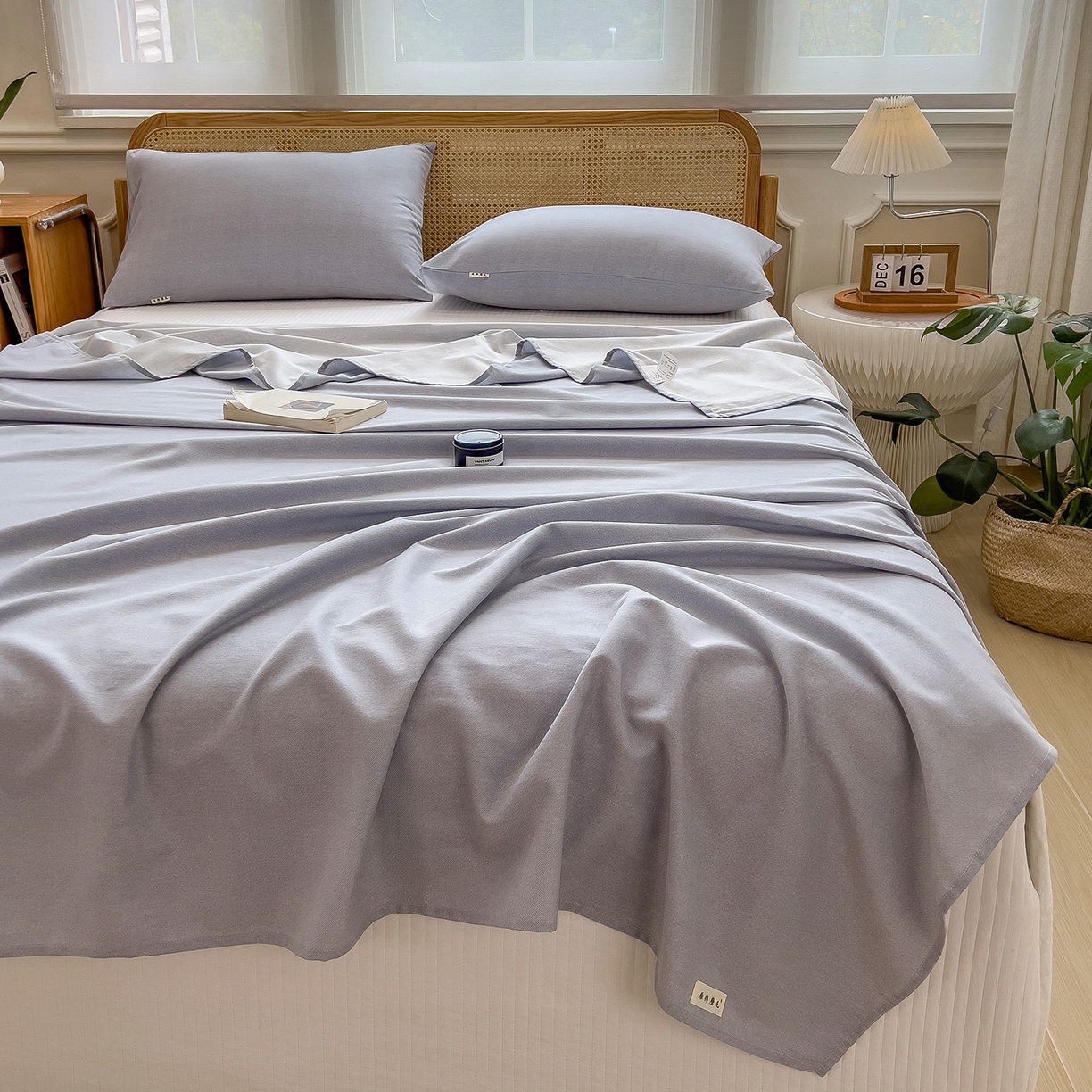 91家纺网 家纺一手货源 找家纺 芃成家纺 2025新款原棉生态磨毛单床单 浅灰