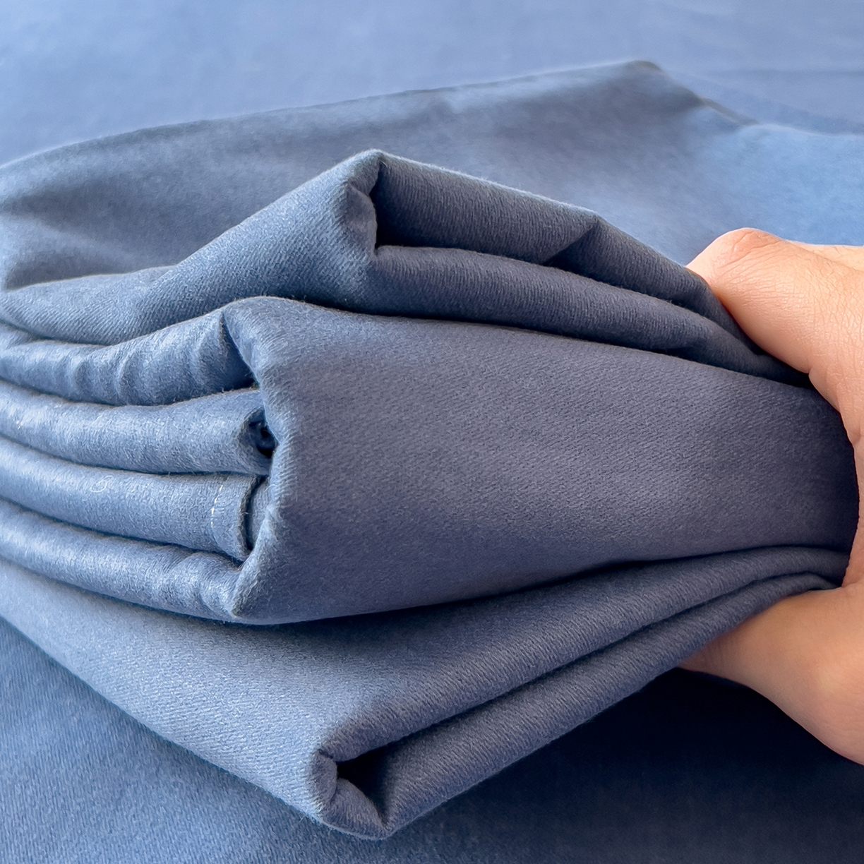 91家纺网 家纺一手货源 找家纺 芃成家纺 2025新款原棉生态磨毛单床单 冰川蓝