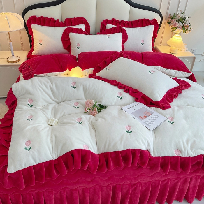 91家纺网 家纺一手货源 找家纺 茉保家纺 2025新款高克重9.5斤婴儿绒牛奶绒绣花夹棉床盖四件套 郁金香-白拼红