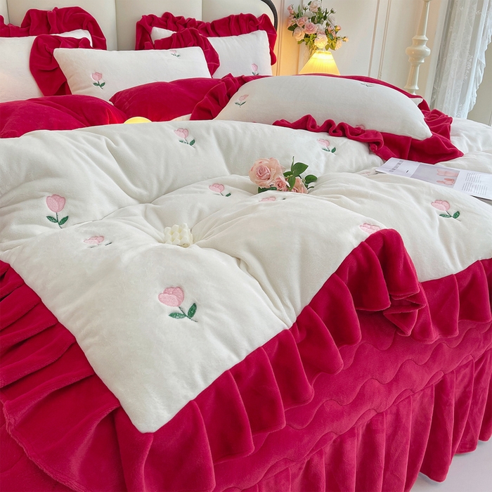 91家纺网 家纺一手货源 找家纺 茉保家纺 2025新款高克重9.5斤婴儿绒牛奶绒绣花夹棉床盖四件套 郁金香-白拼红
