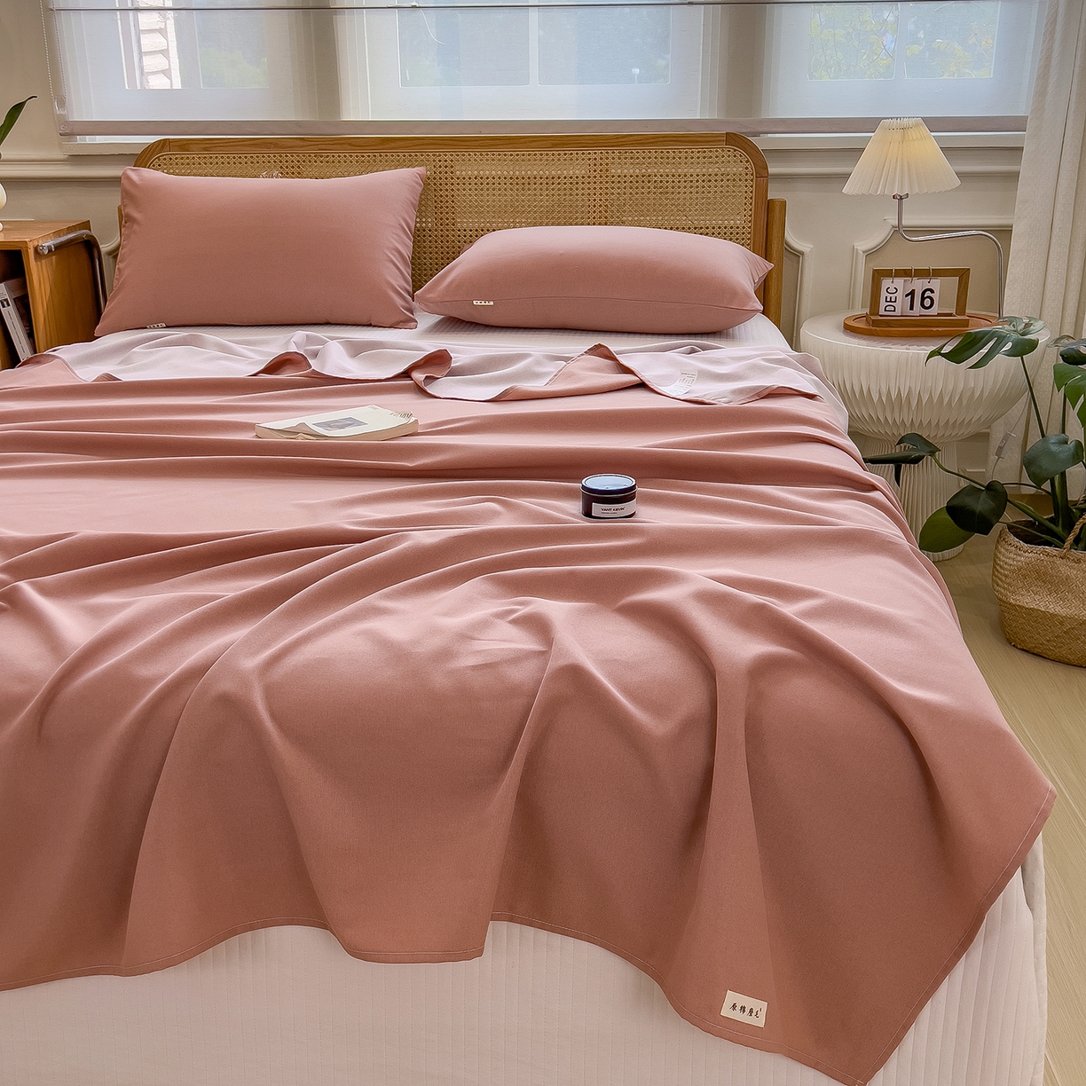 91家纺网 家纺一手货源 找家纺 芃成家纺 2025新款原棉生态磨毛单床单 烟粉色