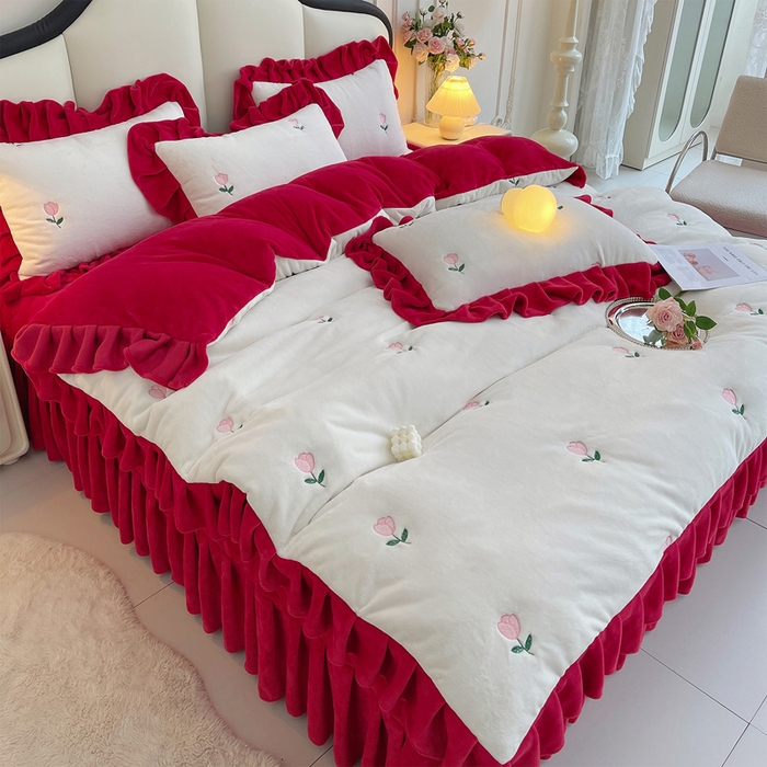 91家纺网 家纺一手货源 找家纺 茉保家纺 2025新款高克重9.5斤婴儿绒牛奶绒绣花夹棉床盖四件套 郁金香-白拼红