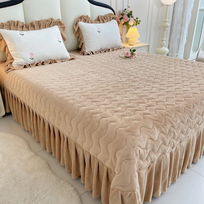 91家纺网 家纺一手货源 找家纺 茉保家纺 2025新款高克重9.5斤婴儿绒牛奶绒绣花夹棉床盖四件套 郁金香-白拼咖