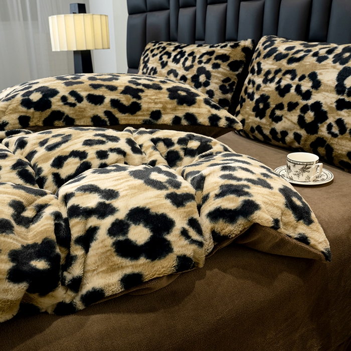 91家纺网 家纺一手货源 找家纺 元禾家纺 2025新款法式美拉德高克重兔毛床盖款四件套兔毛简单款 豹纹咖