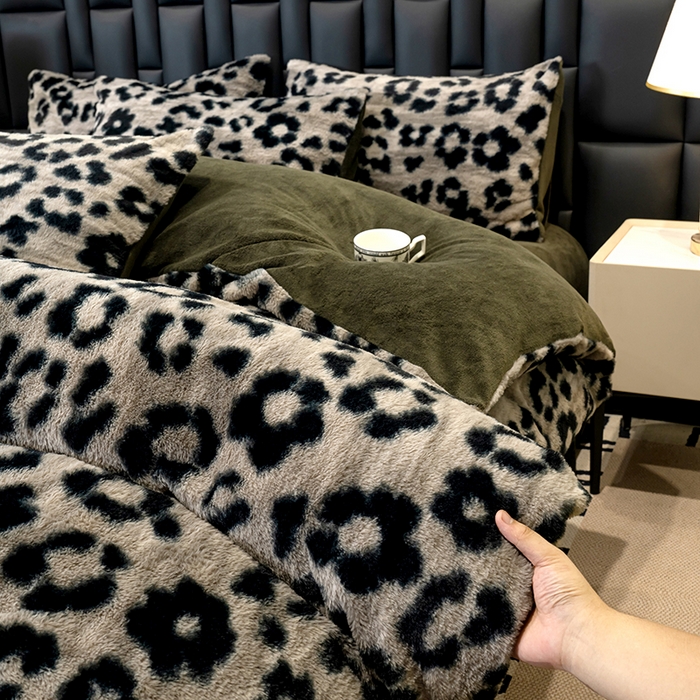 91家纺网 家纺一手货源 找家纺 元禾家纺 2025新款法式美拉德高克重兔毛床盖款四件套兔毛简单款 豹纹灰