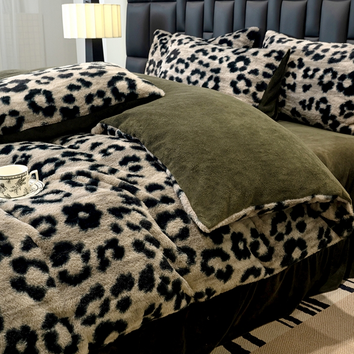 91家纺网 家纺一手货源 找家纺 元禾家纺 2025新款法式美拉德高克重兔毛床盖款四件套兔毛简单款 豹纹灰