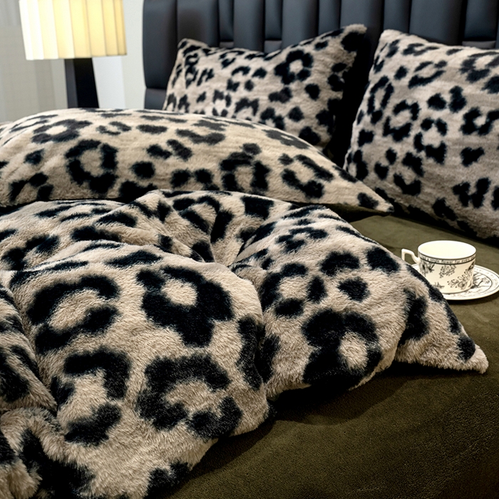 91家纺网 家纺一手货源 找家纺 元禾家纺 2025新款法式美拉德高克重兔毛床盖款四件套兔毛简单款 豹纹灰