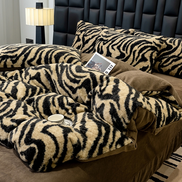 91家纺网 家纺一手货源 找家纺 元禾家纺 2025新款法式美拉德高克重兔毛床盖款四件套兔毛简单款 虎纹