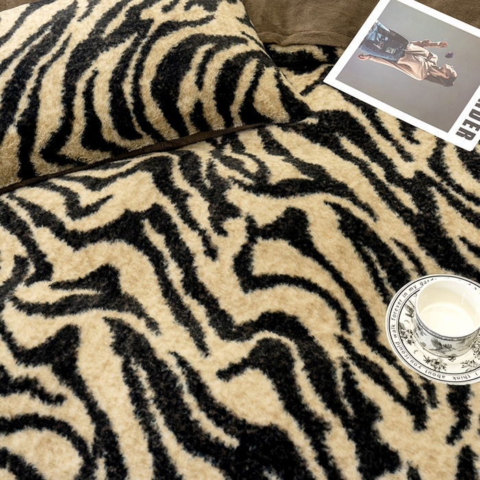 91家纺网 家纺一手货源 找家纺 元禾家纺 2025新款法式美拉德高克重兔毛床盖款四件套兔毛简单款 虎纹