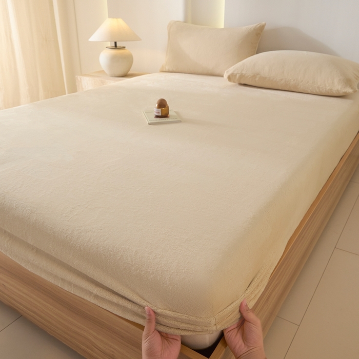 91家纺网 家纺一手货源 找家纺 小叮当家纺仓储工厂店 2025新款牛奶绒简约纯色单床笠 床笠单件 米杏-cl