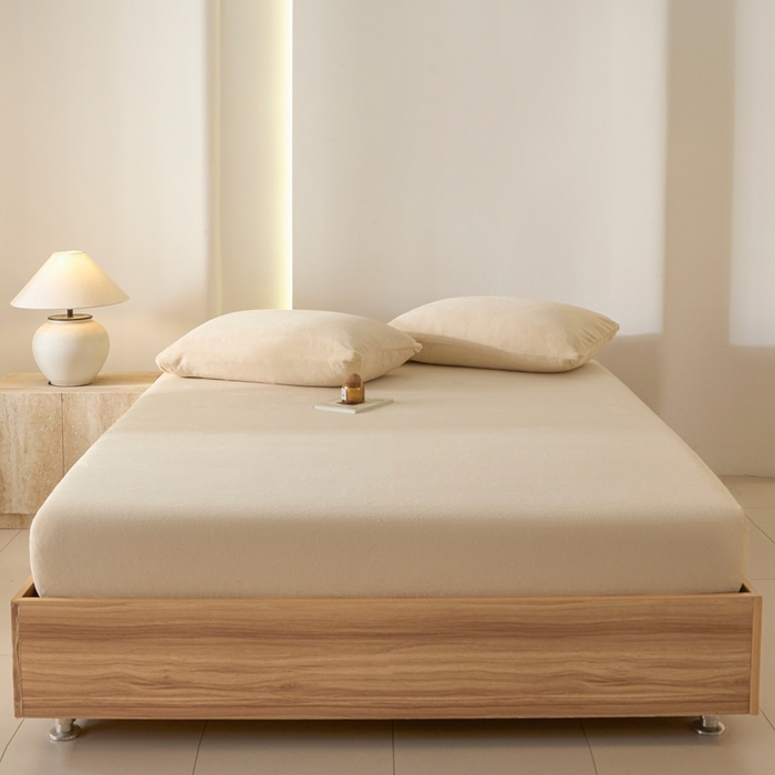 91家纺网 家纺一手货源 找家纺 小叮当家纺仓储工厂店 2025新款牛奶绒简约纯色单床笠 床笠单件 米杏-cl