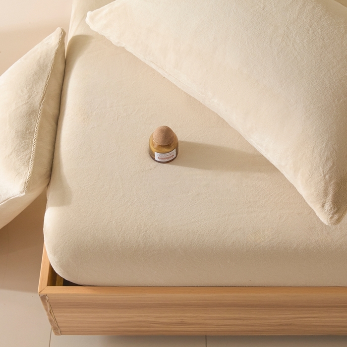 91家纺网 家纺一手货源 找家纺 小叮当家纺仓储工厂店 2025新款牛奶绒简约纯色单床笠 床笠单件 米杏-cl