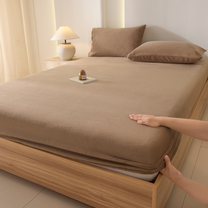 小叮当家纺仓储工厂店 2025新款牛奶绒简约纯色单床笠 床笠单件 奶茶咖-cl