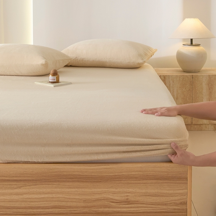 91家纺网 家纺一手货源 找家纺 小叮当家纺仓储工厂店 2025新款牛奶绒简约纯色单床笠 床笠单件 米杏-cl