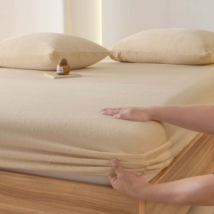 91家纺网 家纺一手货源 找家纺 小叮当家纺仓储工厂店 2025新款牛奶绒简约纯色单床笠 床笠单件 米杏-cl