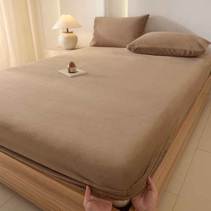 91家纺网 家纺一手货源 找家纺 小叮当家纺仓储工厂店 2025新款牛奶绒简约纯色单床笠 床笠单件 奶茶咖-cl