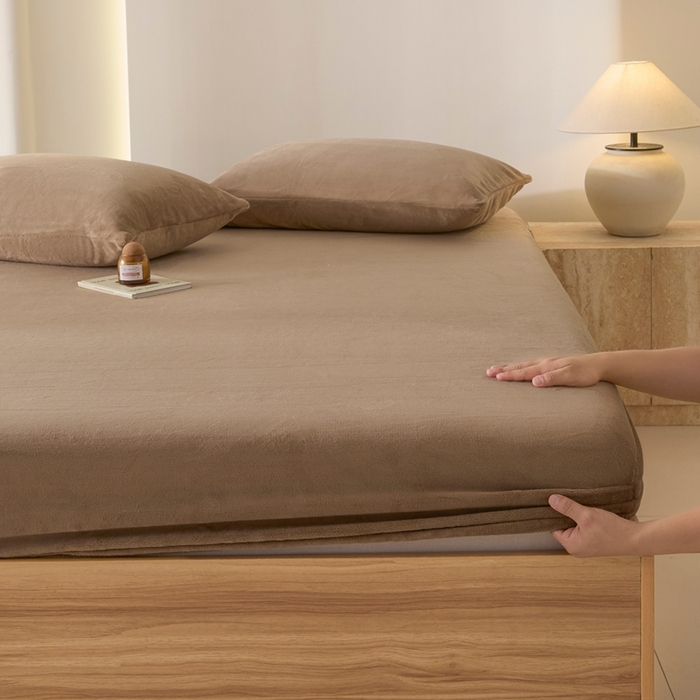 91家纺网 家纺一手货源 找家纺 小叮当家纺仓储工厂店 2025新款牛奶绒简约纯色单床笠 床笠单件 奶茶咖-cl