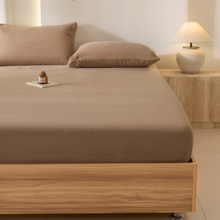 91家纺网 家纺一手货源 找家纺 小叮当家纺仓储工厂店 2025新款牛奶绒简约纯色单床笠 床笠单件 奶茶咖-cl