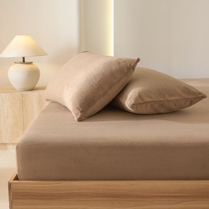 91家纺网 家纺一手货源 找家纺 小叮当家纺仓储工厂店 2025新款牛奶绒简约纯色单床笠 床笠单件 奶茶咖-cl