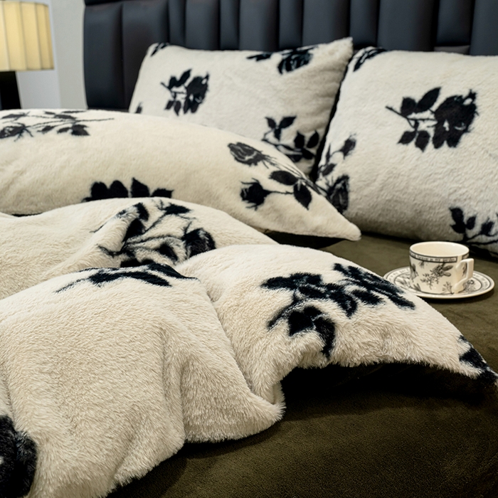 91家纺网 家纺一手货源 找家纺 元禾家纺 2025新款法式美拉德高克重兔毛床盖款四件套兔毛简单款 玫瑰白