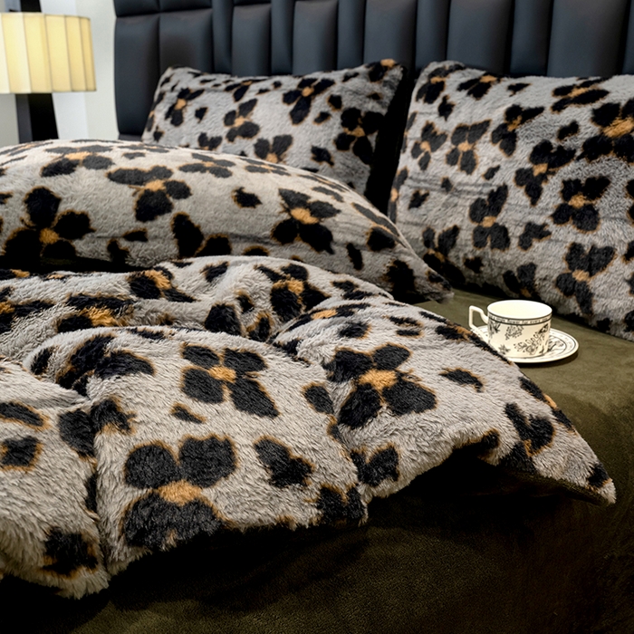 91家纺网 家纺一手货源 找家纺 元禾家纺 2025新款法式美拉德高克重兔毛床盖款四件套兔毛简单款 蝶舞-灰