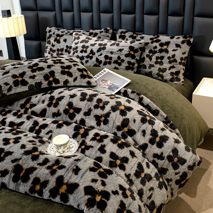 91家纺网 家纺一手货源 找家纺 元禾家纺 2025新款法式美拉德高克重兔毛床盖款四件套兔毛简单款 蝶舞-灰