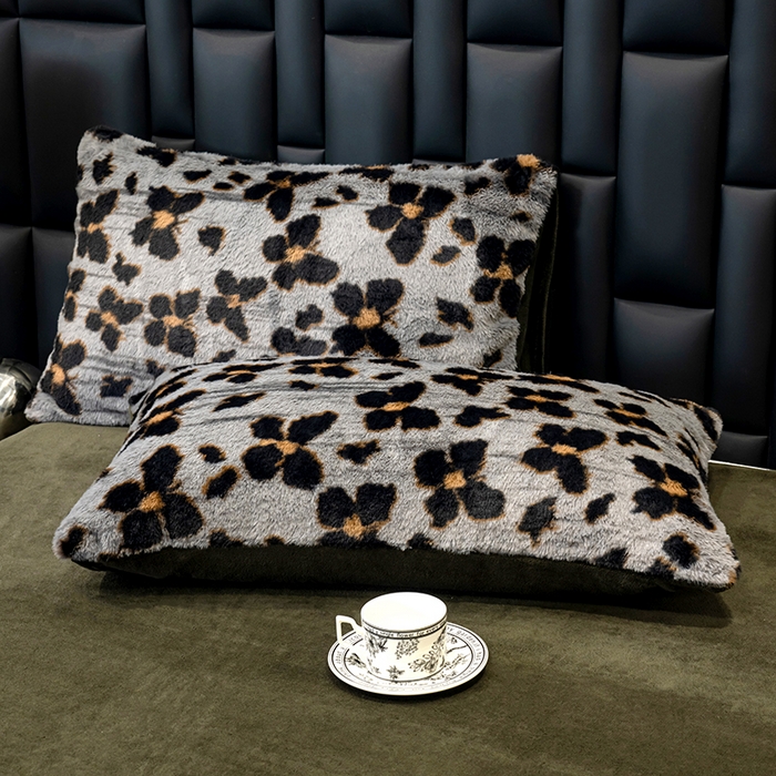 91家纺网 家纺一手货源 找家纺 元禾家纺 2025新款法式美拉德高克重兔毛床盖款四件套兔毛简单款 蝶舞-灰