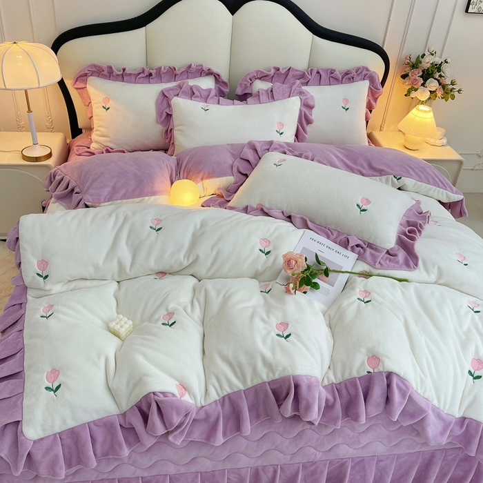 91家纺网 家纺一手货源 找家纺 茉保家纺 2025新款高克重9.5斤婴儿绒牛奶绒绣花夹棉床盖四件套 郁金香-白拼紫