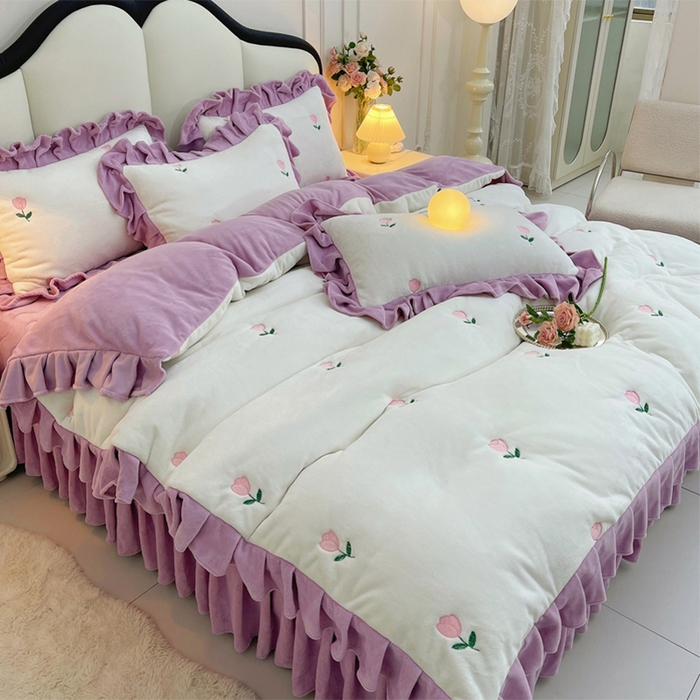 91家纺网 家纺一手货源 找家纺 茉保家纺 2025新款高克重9.5斤婴儿绒牛奶绒绣花夹棉床盖四件套 郁金香-白拼紫