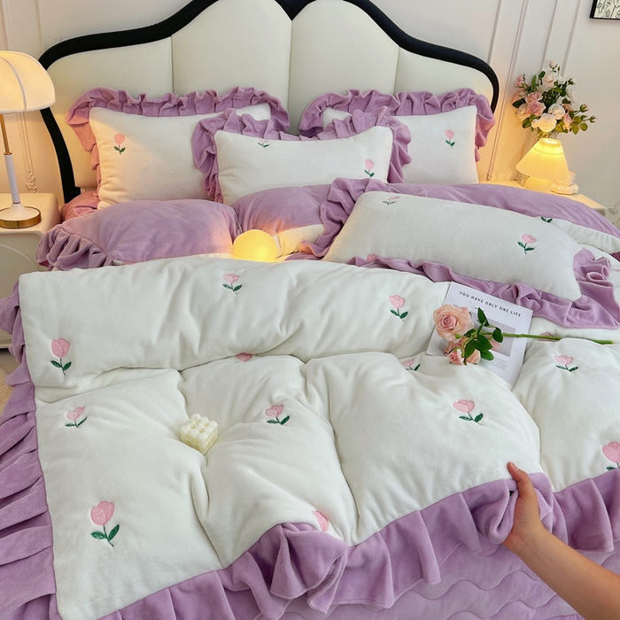 91家纺网 家纺一手货源 找家纺 茉保家纺 2025新款高克重9.5斤婴儿绒牛奶绒绣花夹棉床盖四件套 郁金香-白拼紫