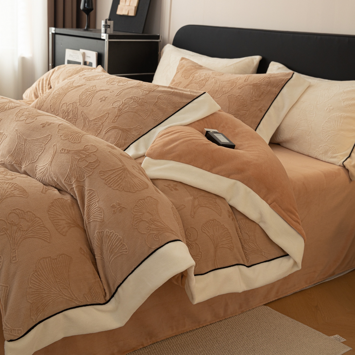 91家纺网 家纺一手货源 找家纺 （总）典曼家纺 2025新款A类纯色雕花牛奶绒四件套