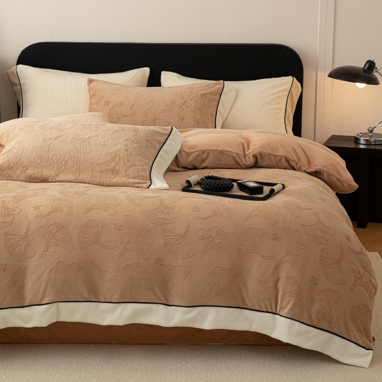 91家纺网 家纺一手货源 找家纺 （总）典曼家纺 2025新款A类纯色雕花牛奶绒四件套