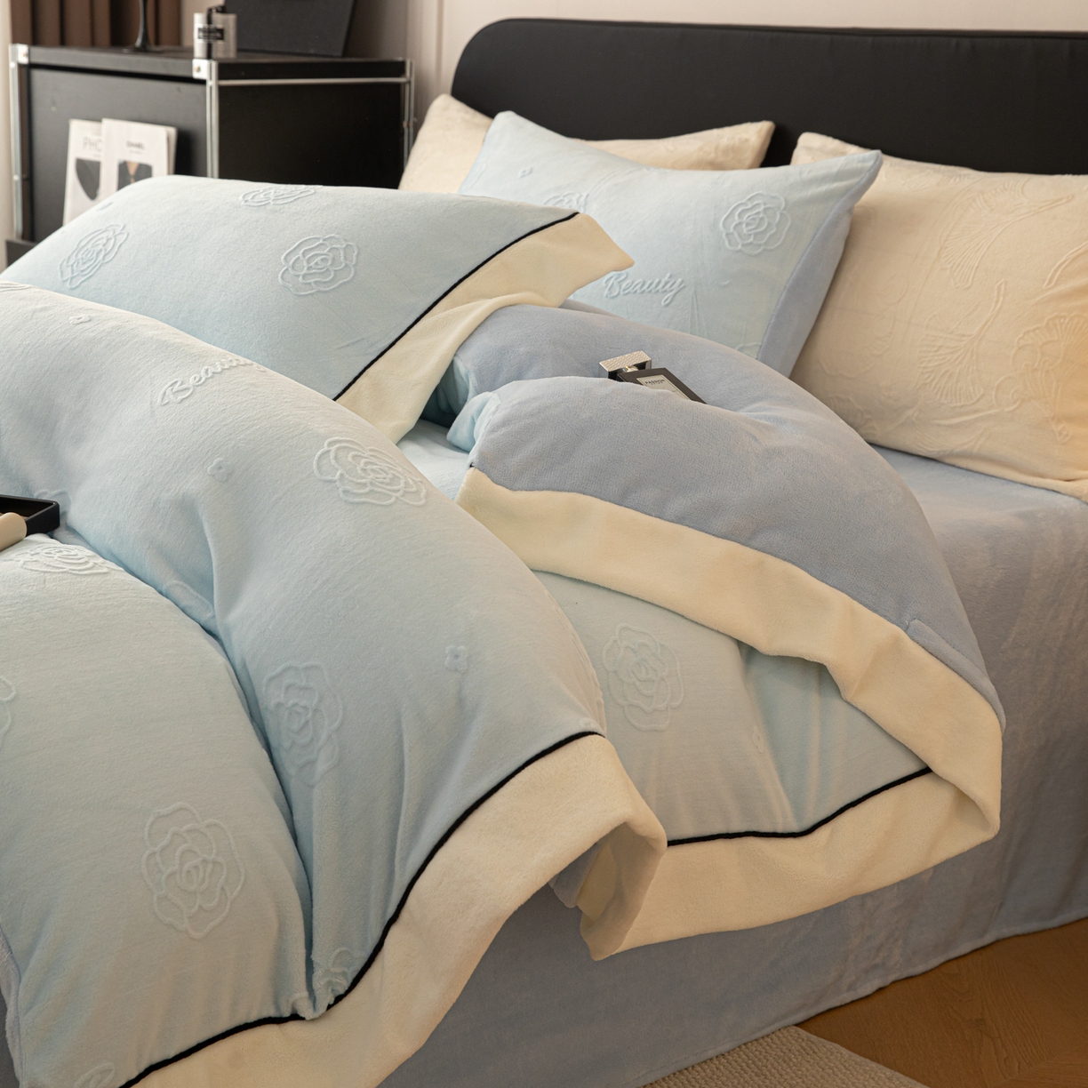 91家纺网 家纺一手货源 找家纺 （总）典曼家纺 2025新款A类纯色雕花牛奶绒四件套