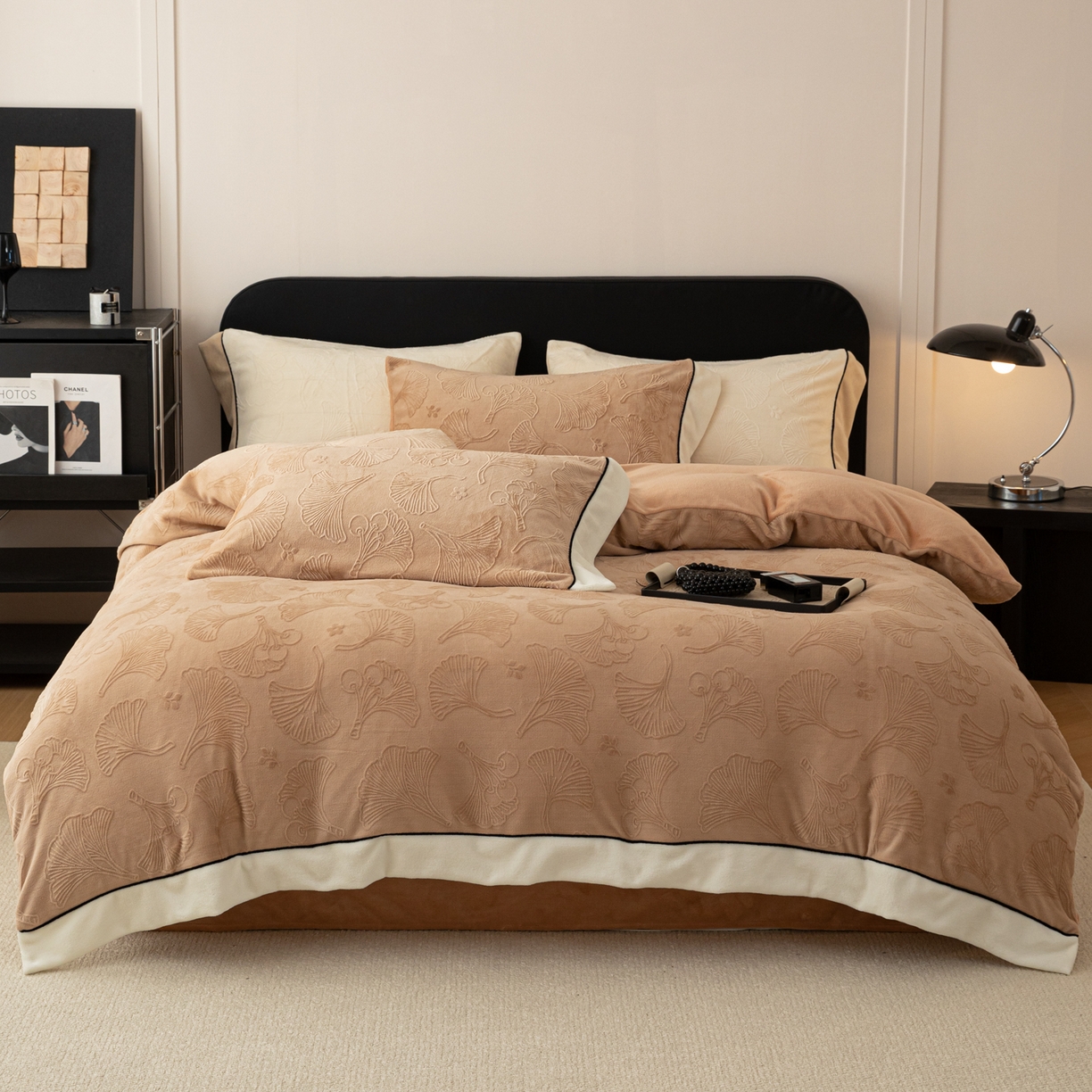 91家纺网 家纺一手货源 找家纺 典曼家纺 2025新款A类纯色雕花牛奶绒四件套 银杏叶-褐