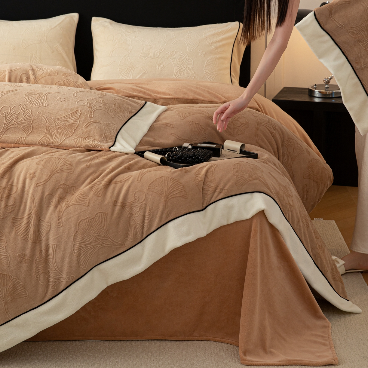 91家纺网 家纺一手货源 找家纺 （总）典曼家纺 2025新款A类纯色雕花牛奶绒四件套