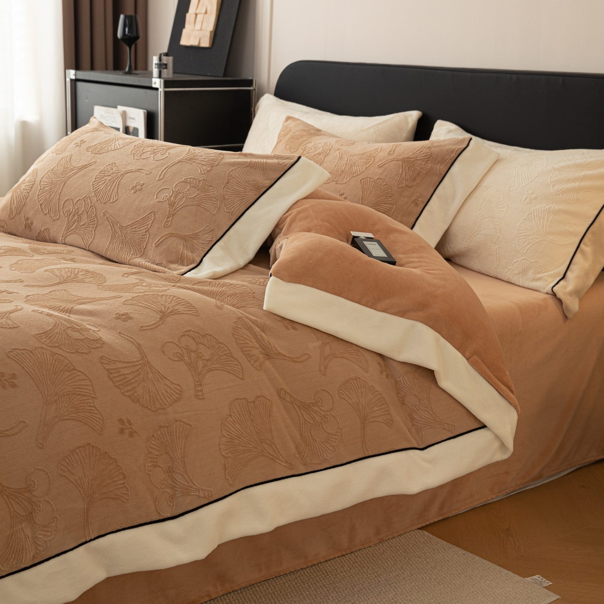 91家纺网 家纺一手货源 找家纺 （总）典曼家纺 2025新款A类纯色雕花牛奶绒四件套