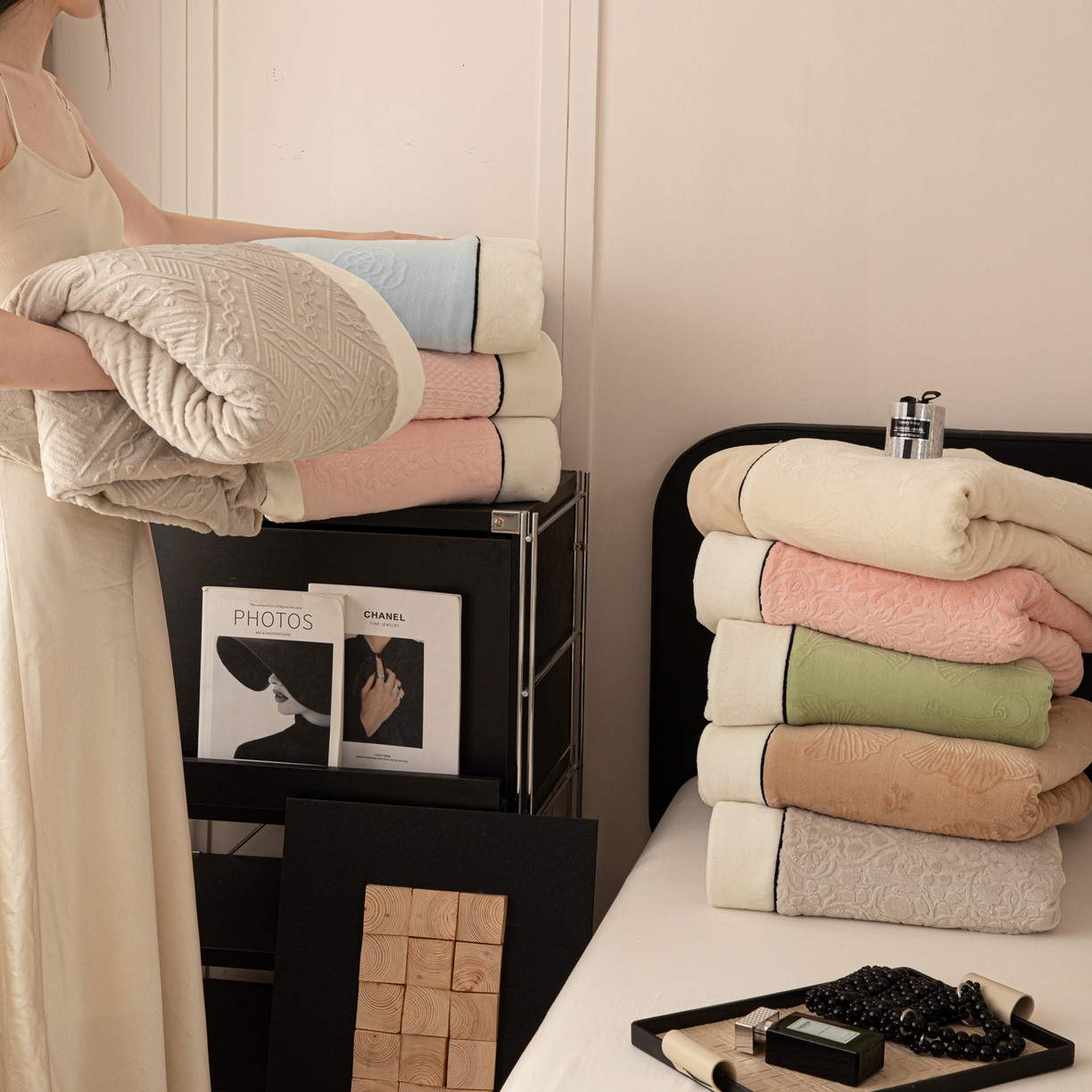 91家纺网 家纺一手货源 找家纺 典曼家纺 2025新款A类纯色雕花牛奶绒四件套 组合图