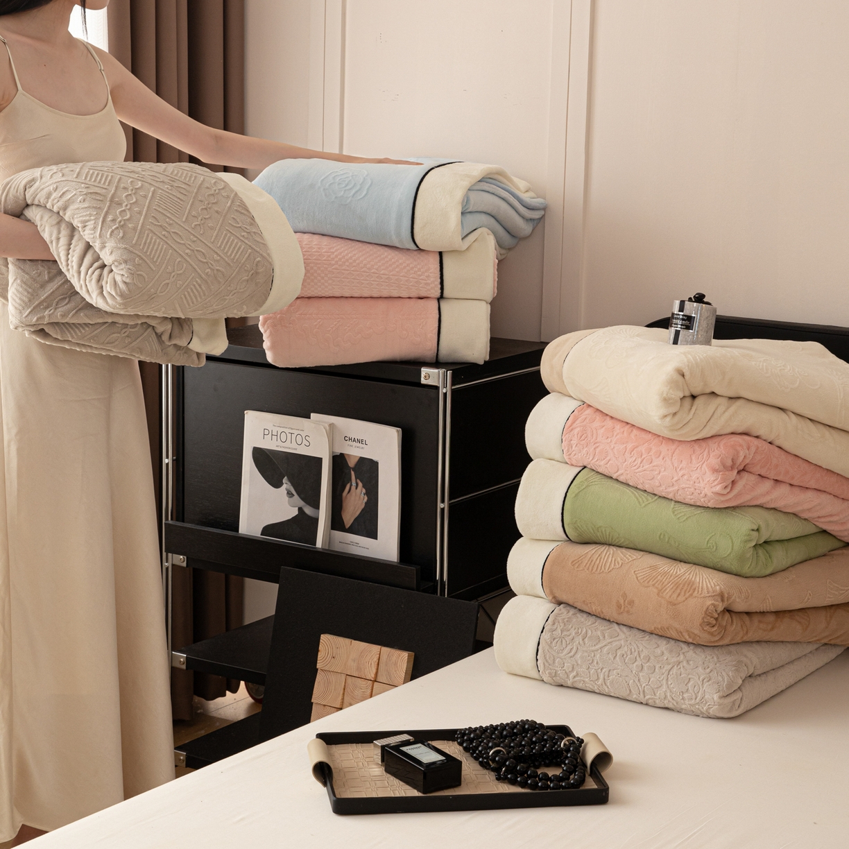 91家纺网 家纺一手货源 找家纺 典曼家纺 2025新款A类纯色雕花牛奶绒四件套 组合图