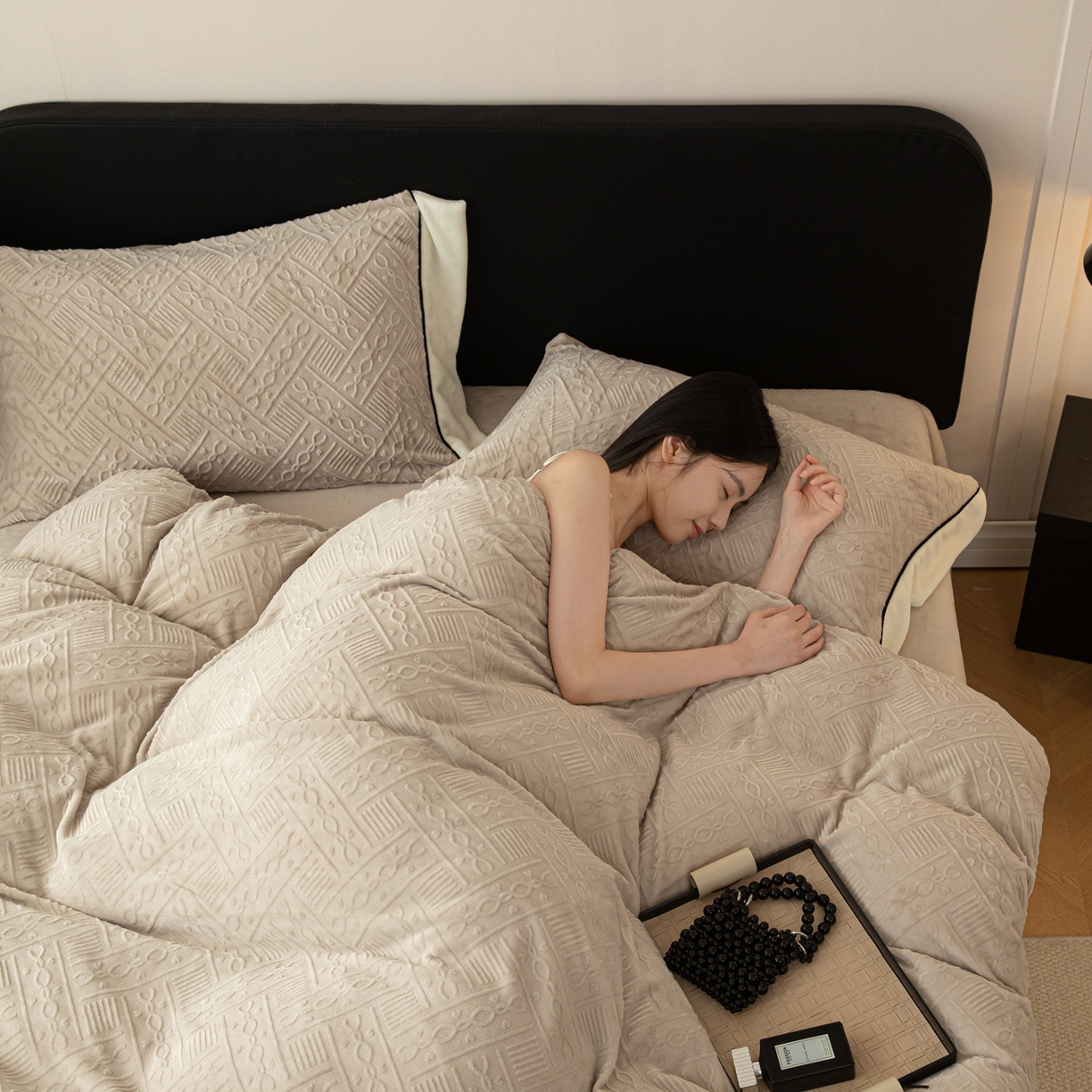 91家纺网 家纺一手货源 找家纺 典曼家纺 2025新款A类纯色雕花牛奶绒四件套 诺亚