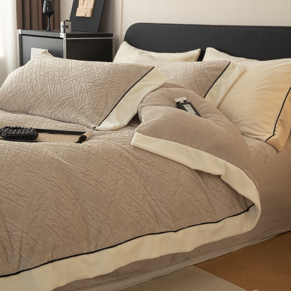 91家纺网 家纺一手货源 找家纺 典曼家纺 2025新款A类纯色雕花牛奶绒四件套 诺亚