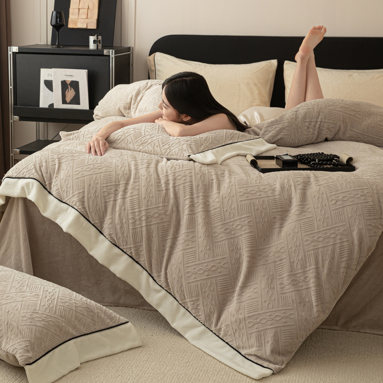 91家纺网 家纺一手货源 找家纺 典曼家纺 2025新款A类纯色雕花牛奶绒四件套 诺亚