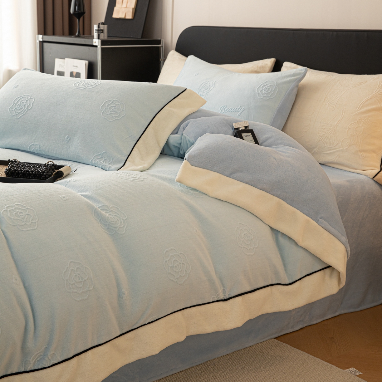 91家纺网 家纺一手货源 找家纺 典曼家纺 2025新款A类纯色雕花牛奶绒四件套 妮可